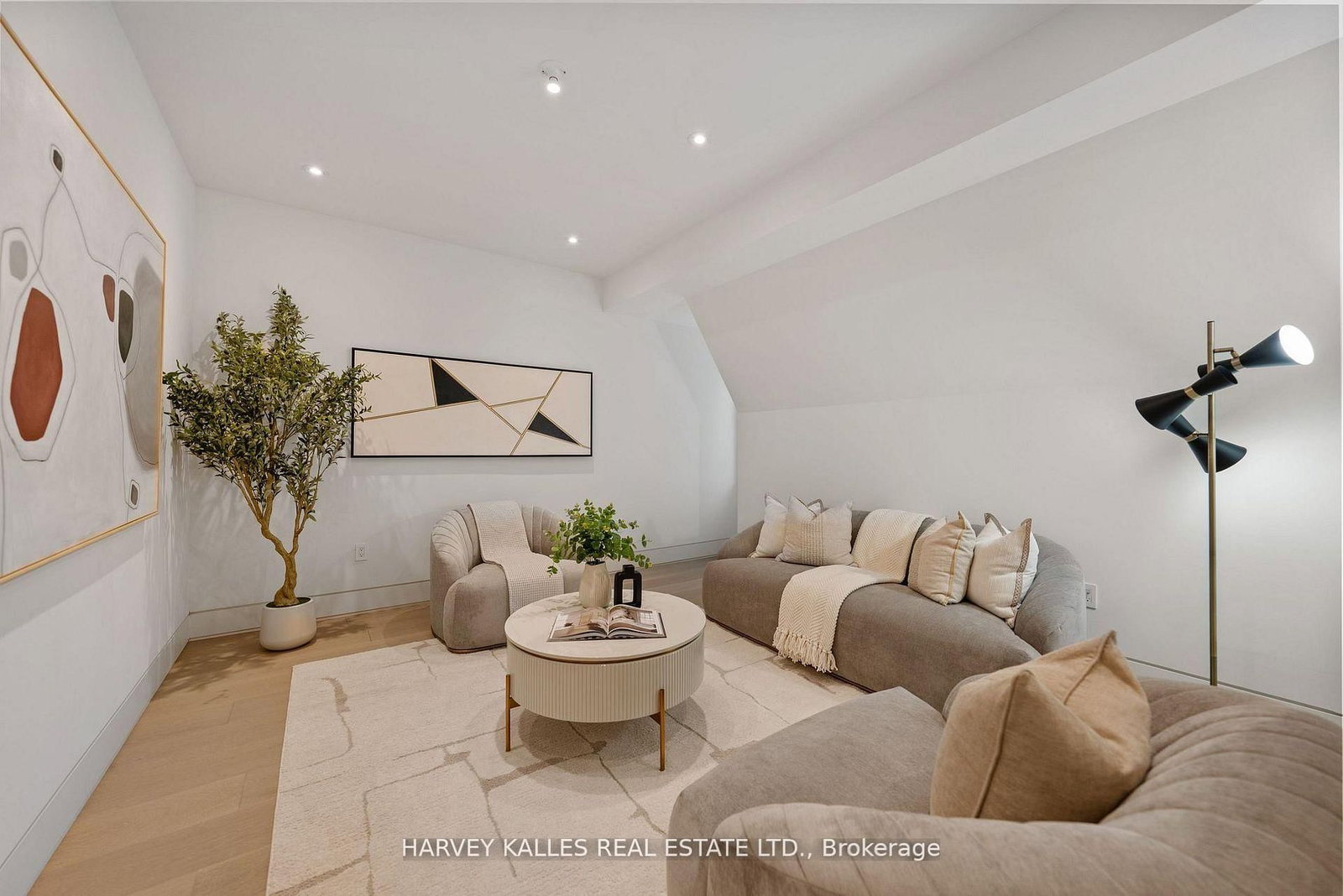 335 Lytton Blvd, Toronto — 27