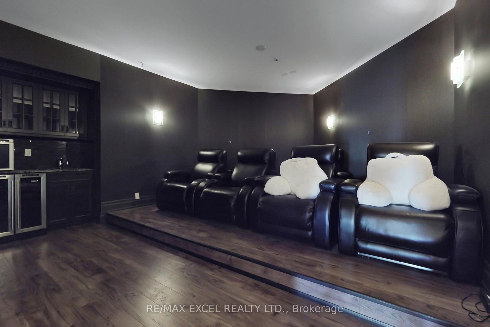 2 Beau Crt, Aurora — 24