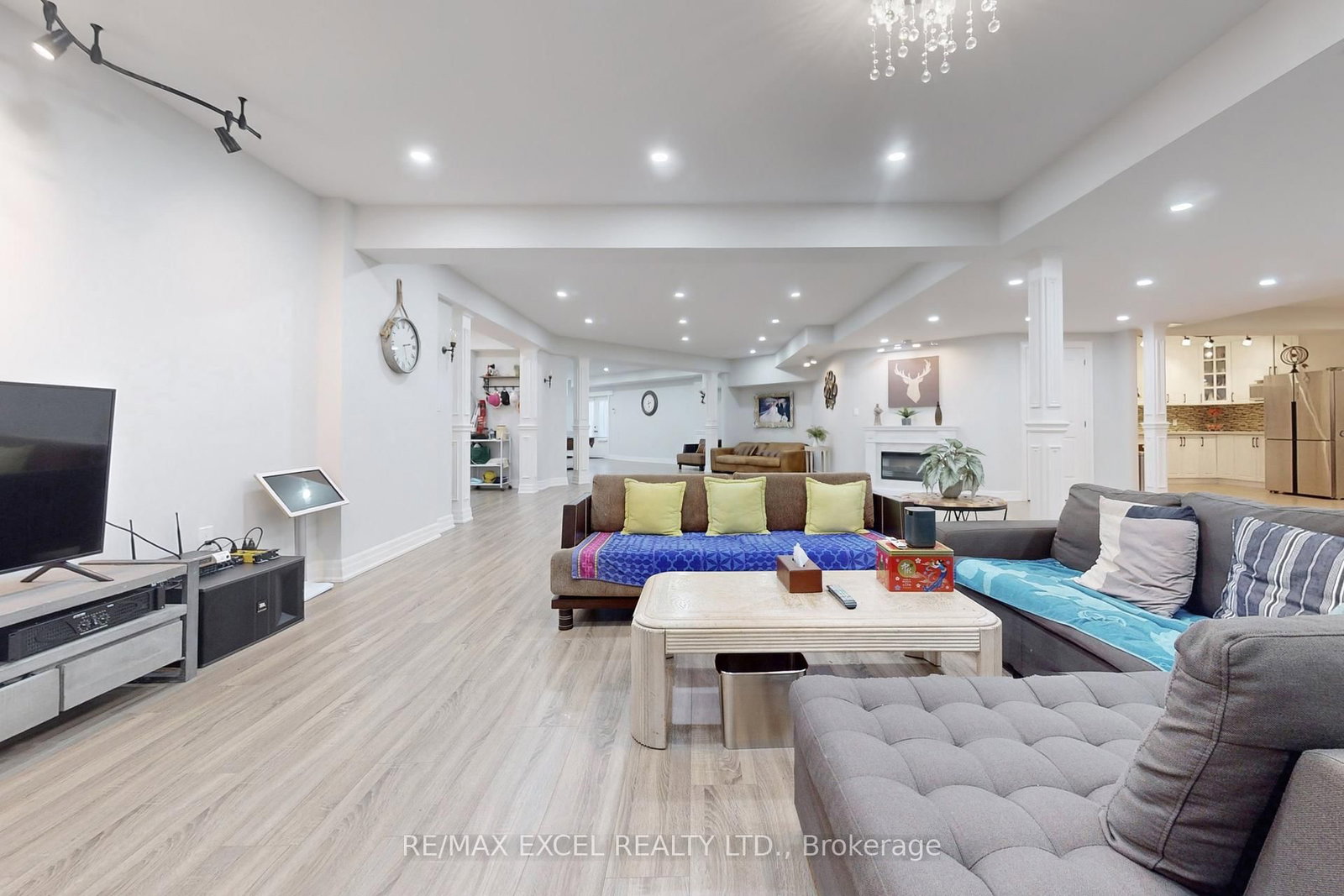2 Beau Crt, Aurora — 26
