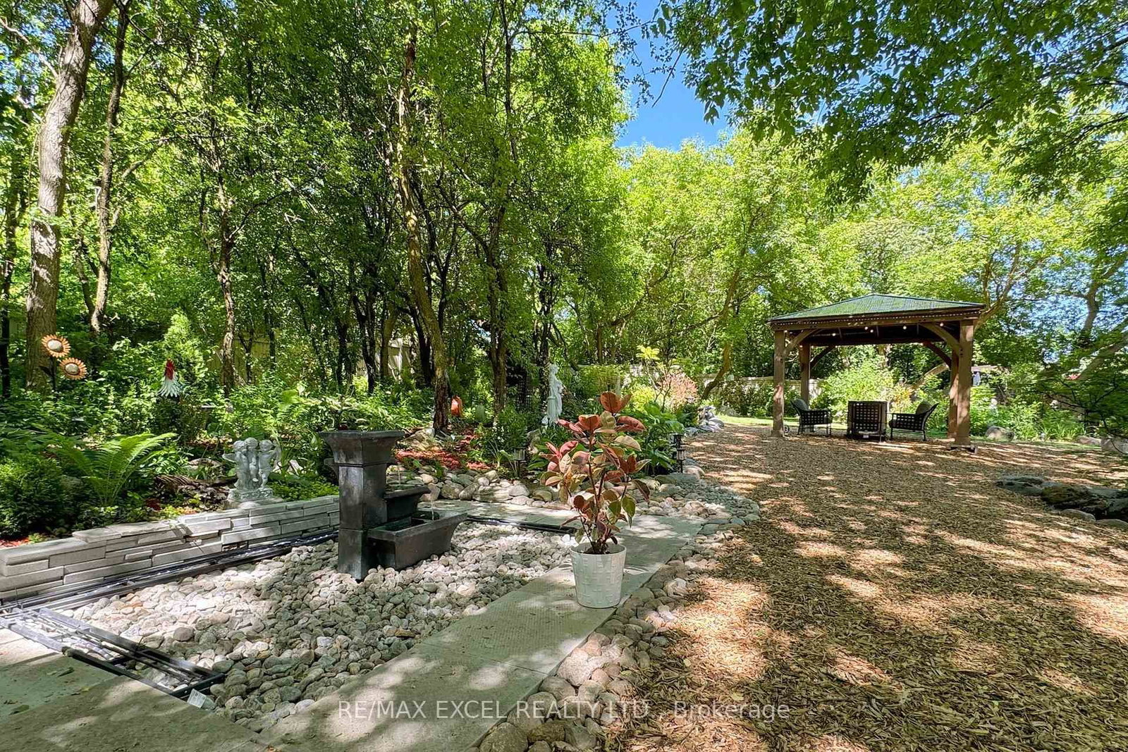 2 Beau Crt, Aurora — 40