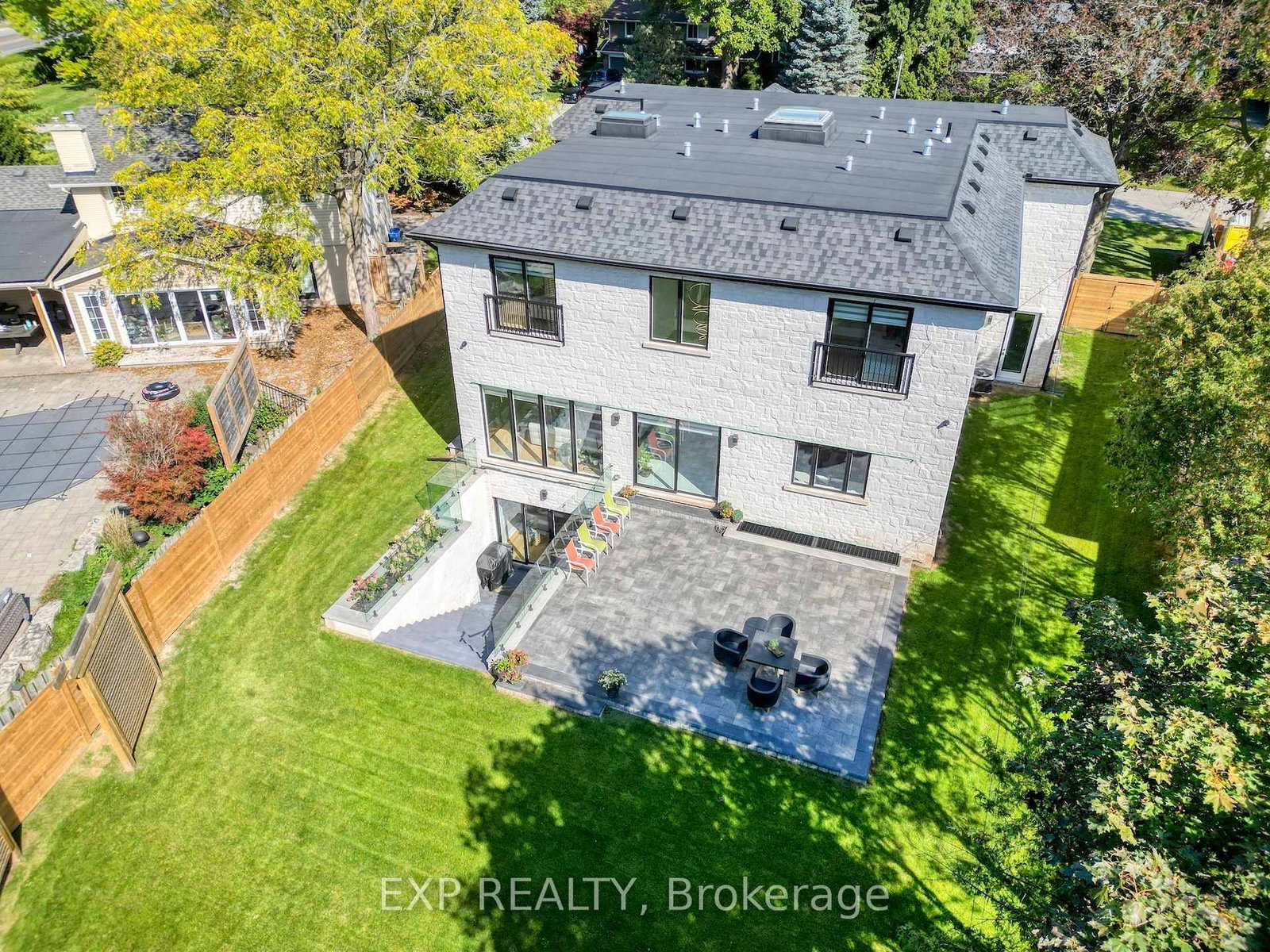150 WOLFDALE Ave, Oakville — 3